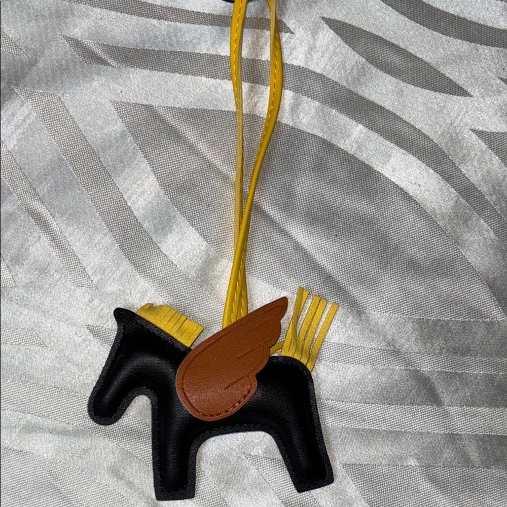 Leather Horse keychain - Picture 5 of 9